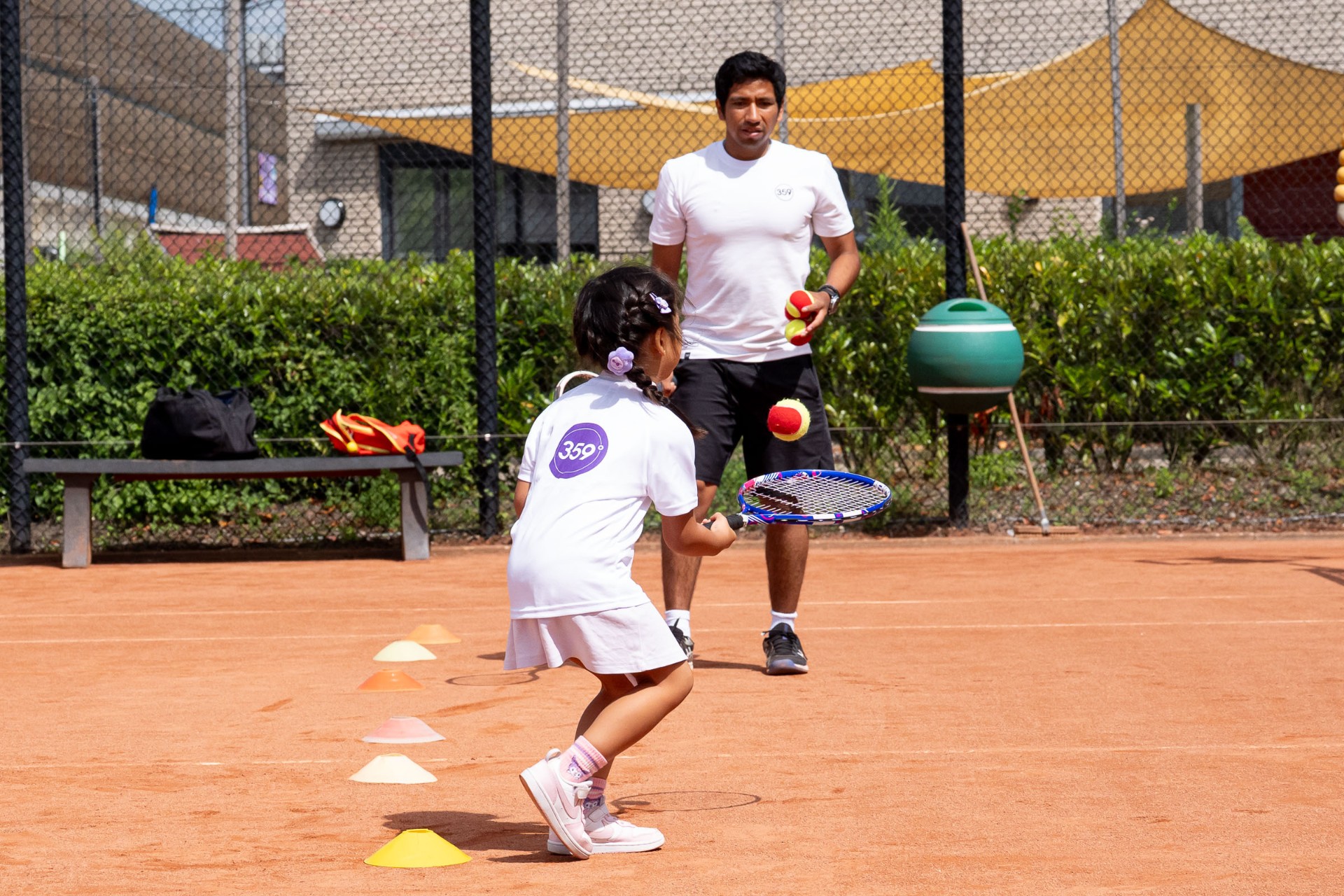 Two children during a duo private lesson on clay — 359.tennis, NTC Amstelveen