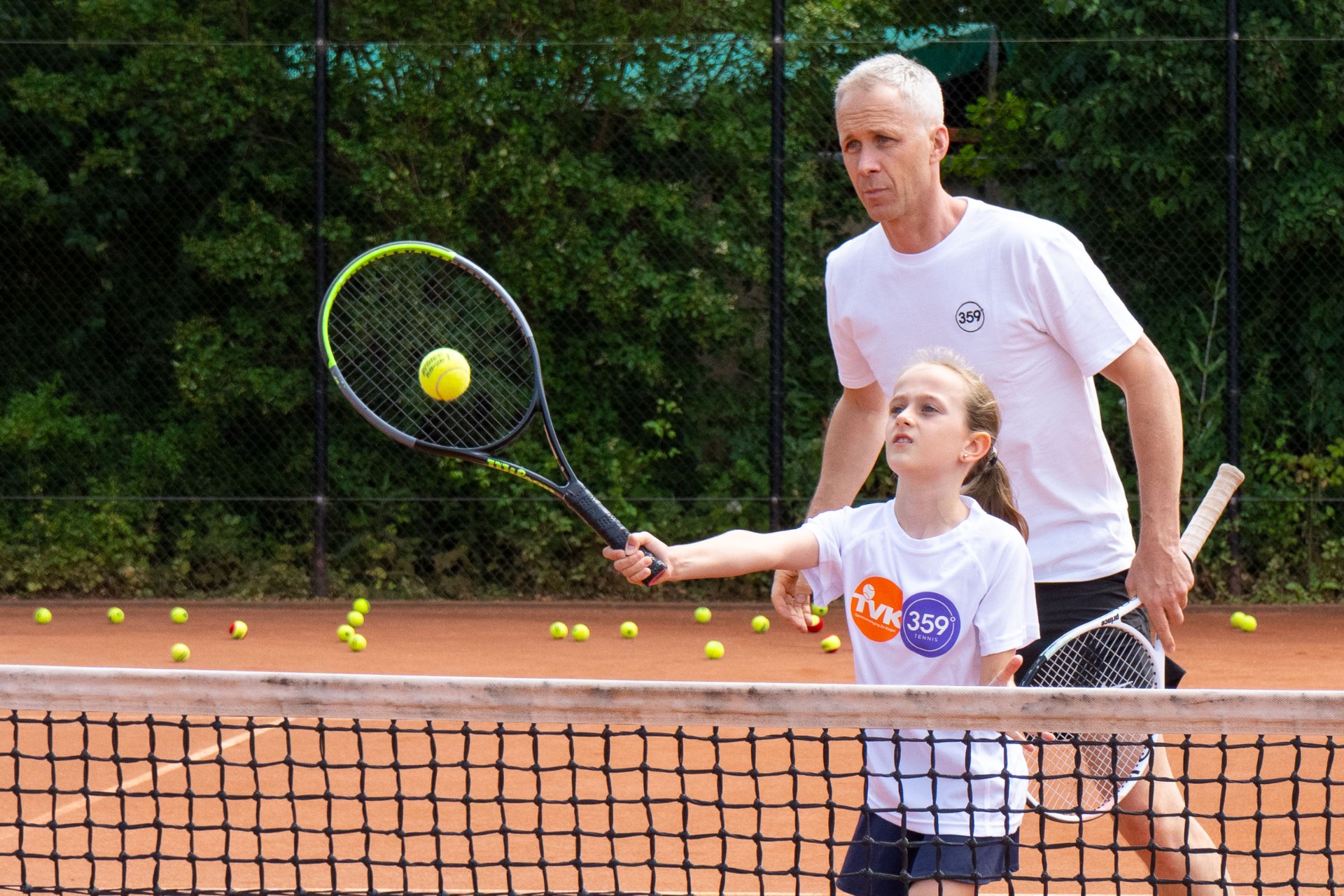 Coach guiding a junior player on court — 359.tennis, NTC Amstelveen
