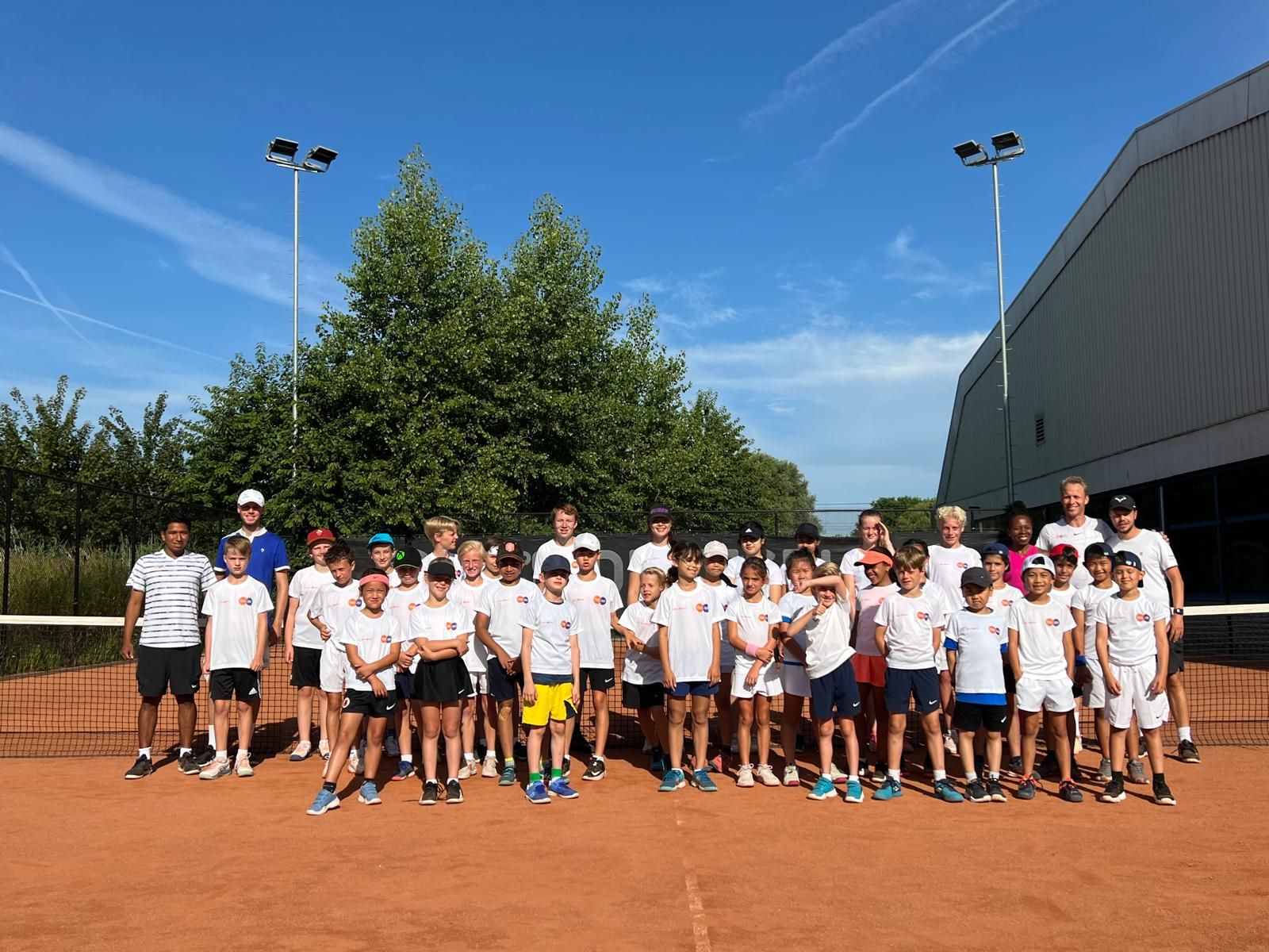 Group photo of all camp participants – 359 tennis camp Amstelveen
