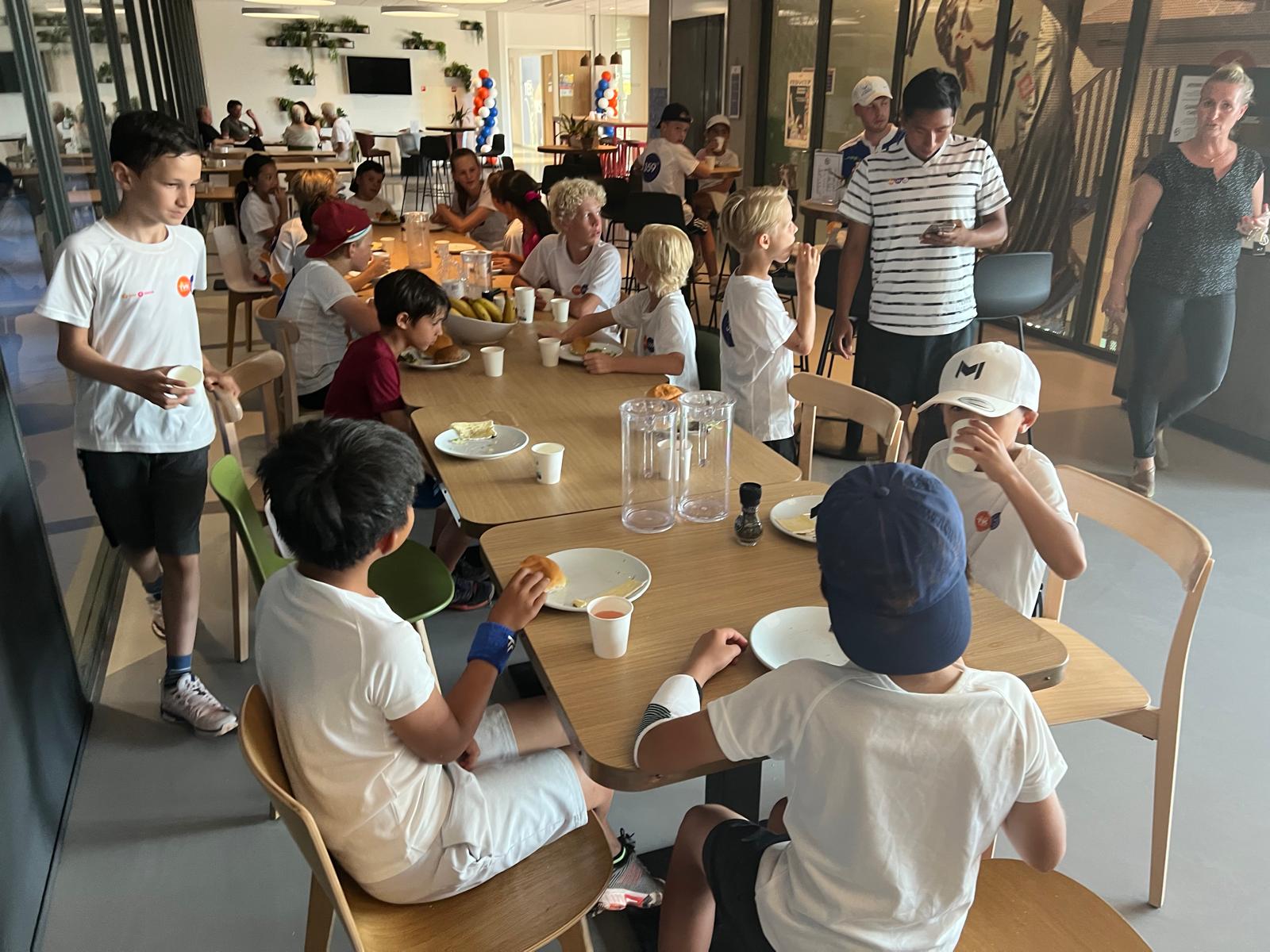 Lunch with participants and staff – 359 tennis camp Amstelveen