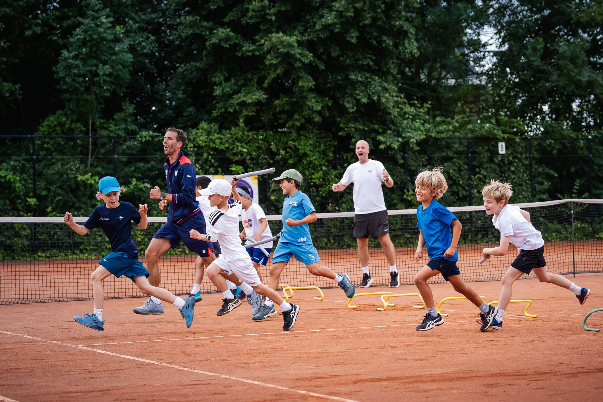 Youth training with multiple players on clay — 359.tennis, NTC Amstelveen