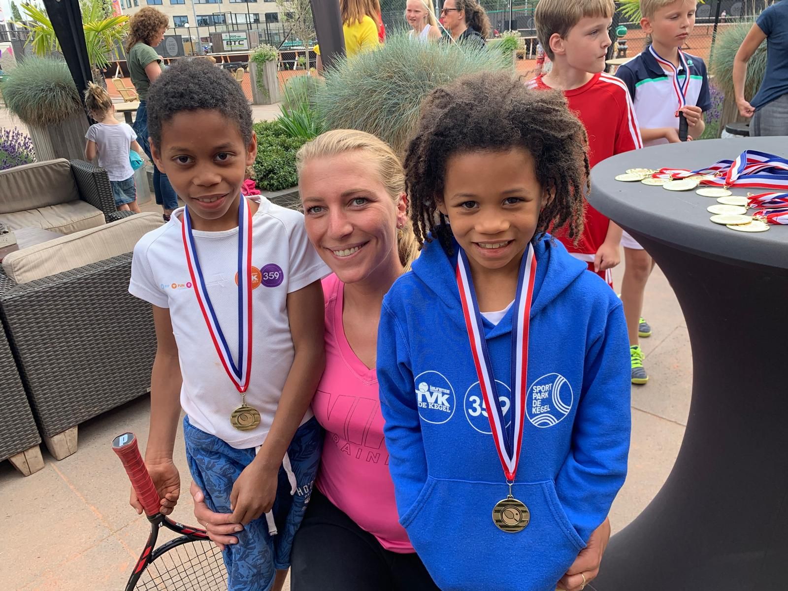 Proud with medals after tennis camp – 359 tennis camp Amstelveen