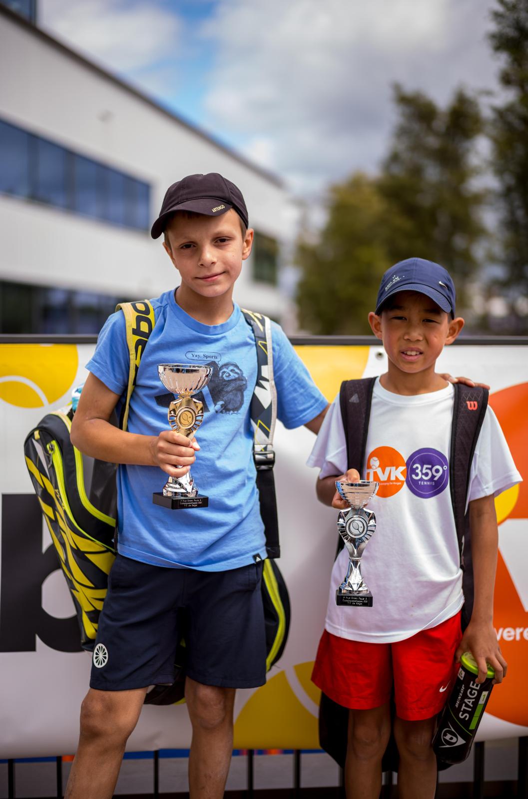 Tenniskids jongens met bekers na jeugdtoernooi 359.tennis NTC Amstelveen