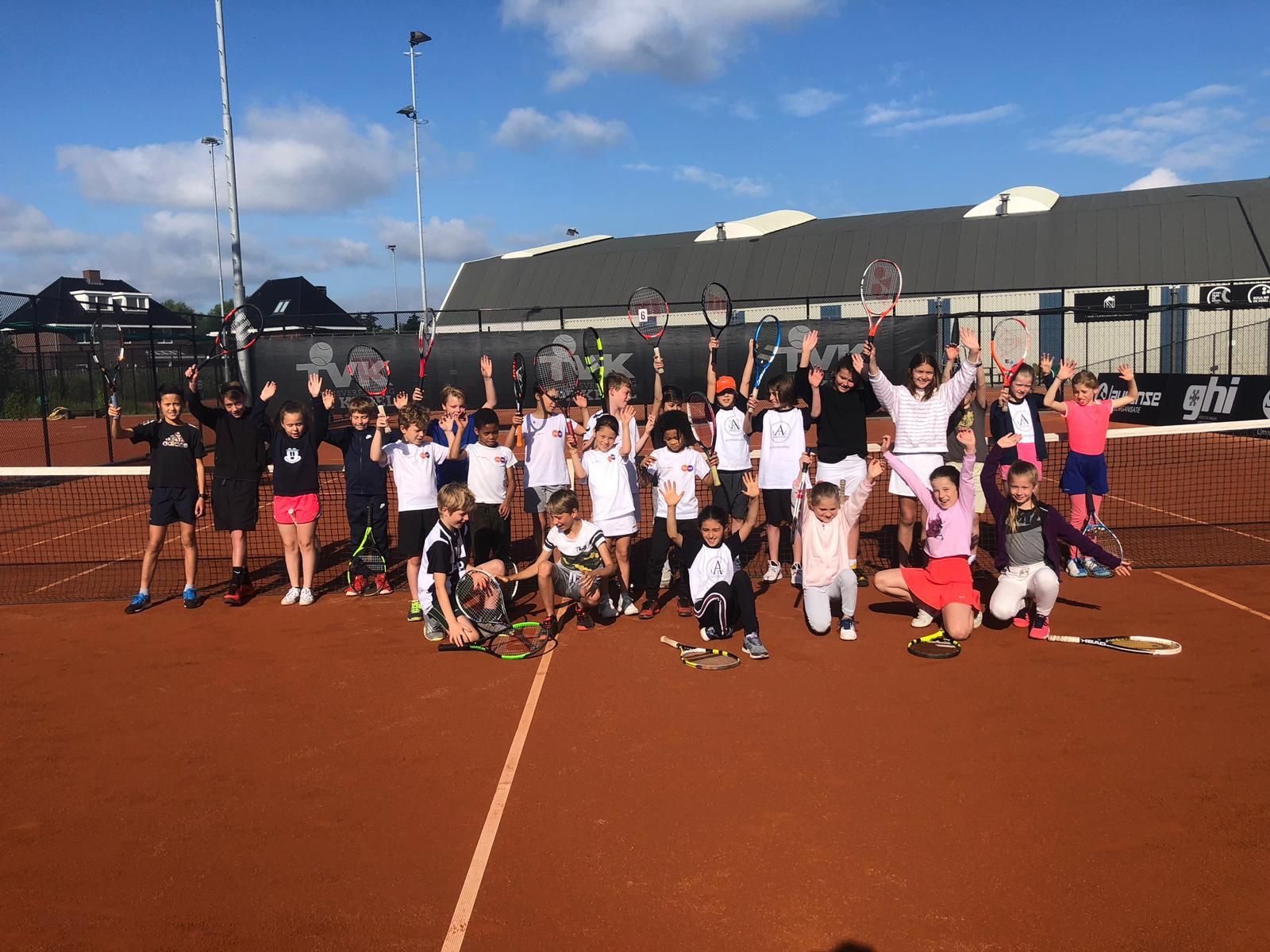 Cheering kids at summer tennis camp – 359 tennis camp Amstelveen