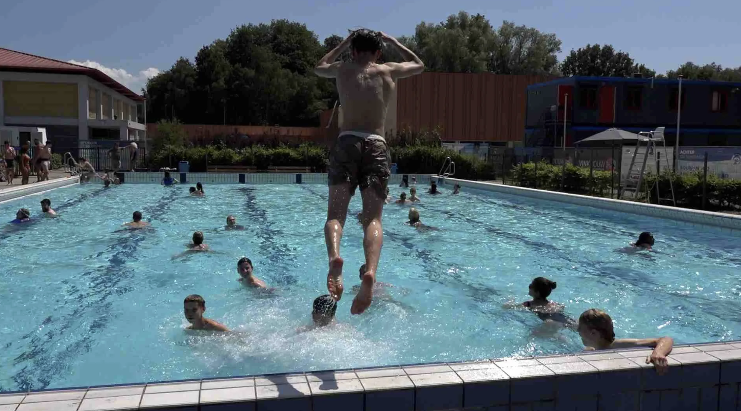 Buitenzwembad plezier tijdens het kamp