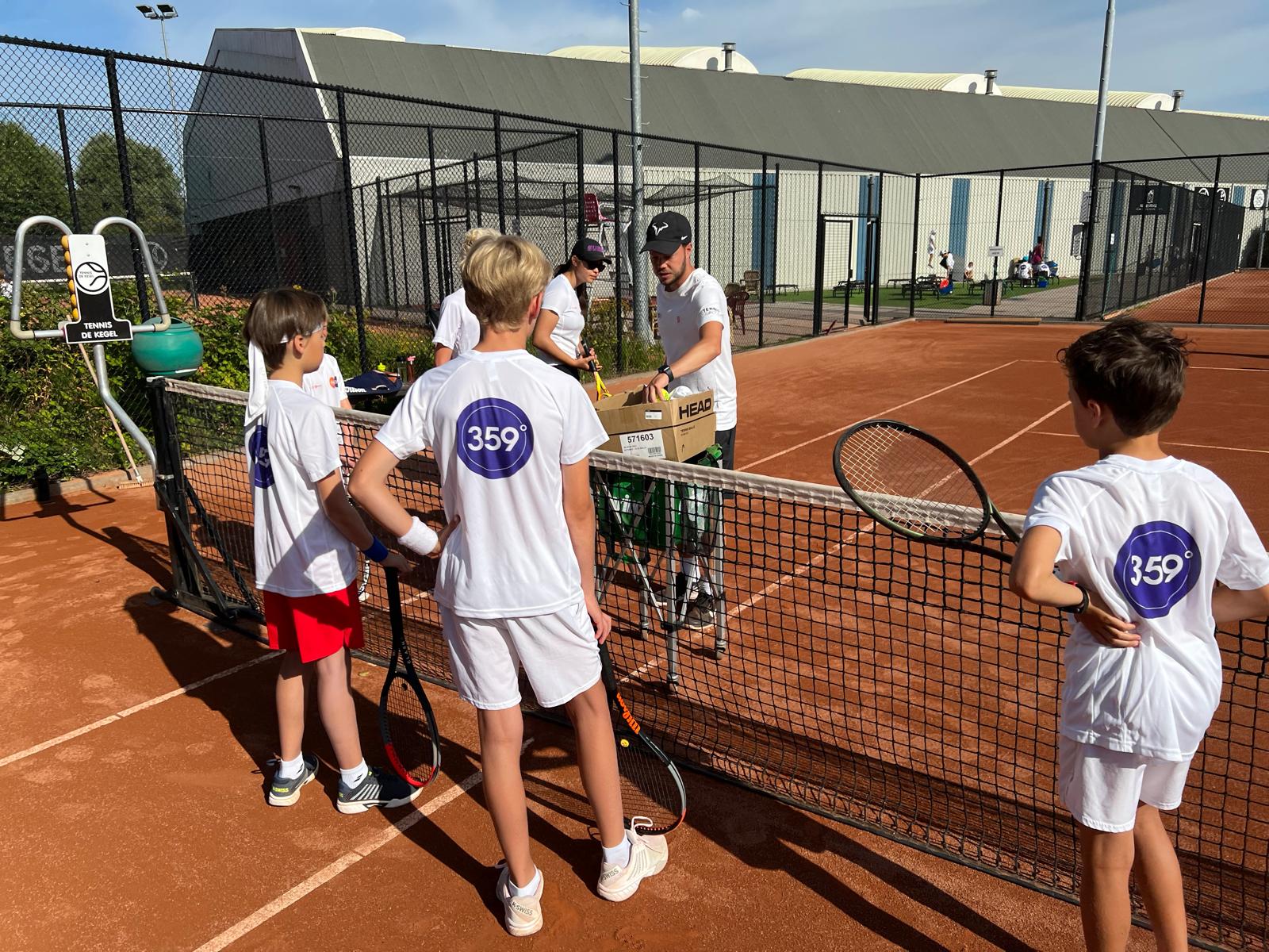 Volleys at the net – 359 tennis camp Amstelveen