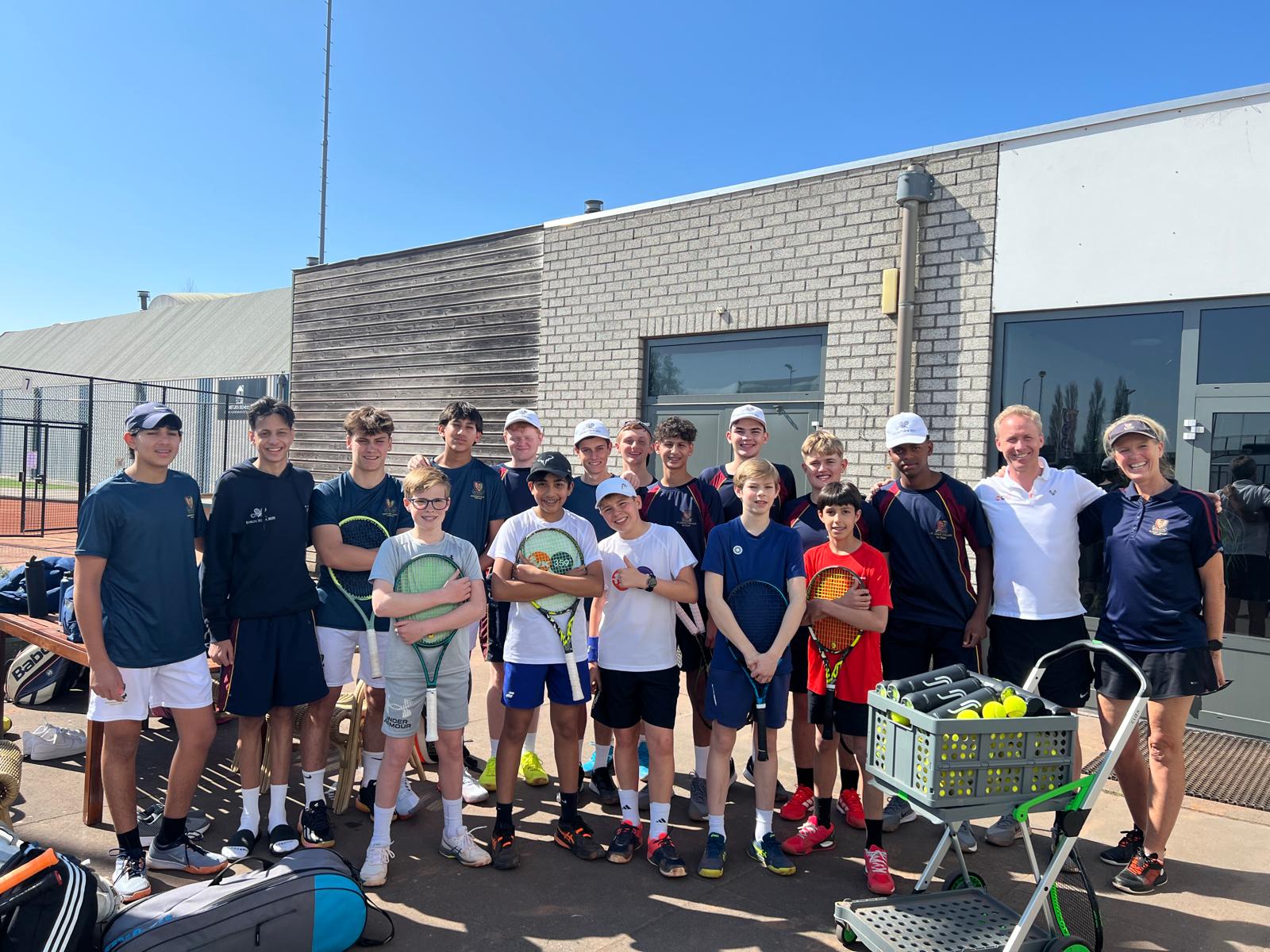Match play met de internationale kampgroep en 359-coaches