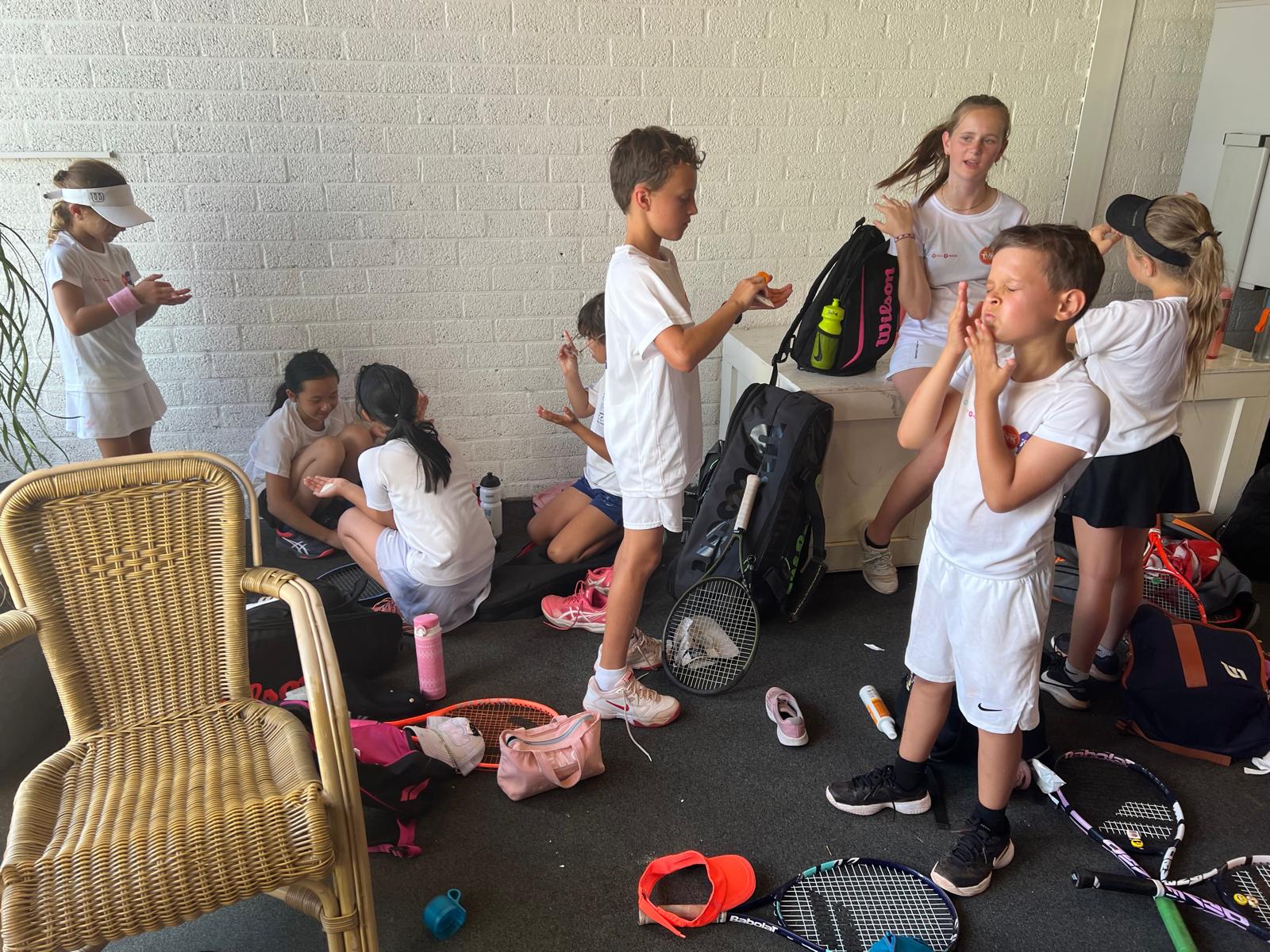 Gear and sunscreen ready before tennis – 359 tennis camp Amstelveen