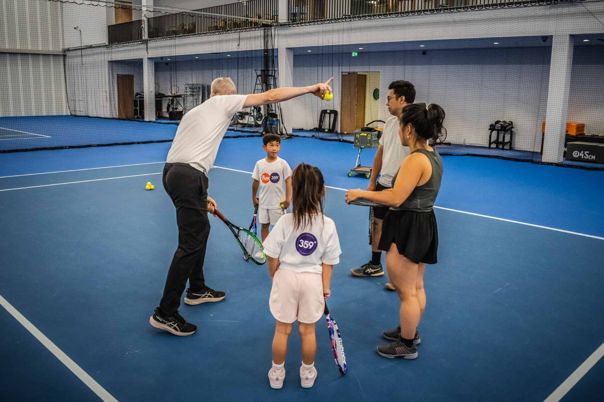 Family together on the indoor court — 359.tennis, NTC Amstelveen