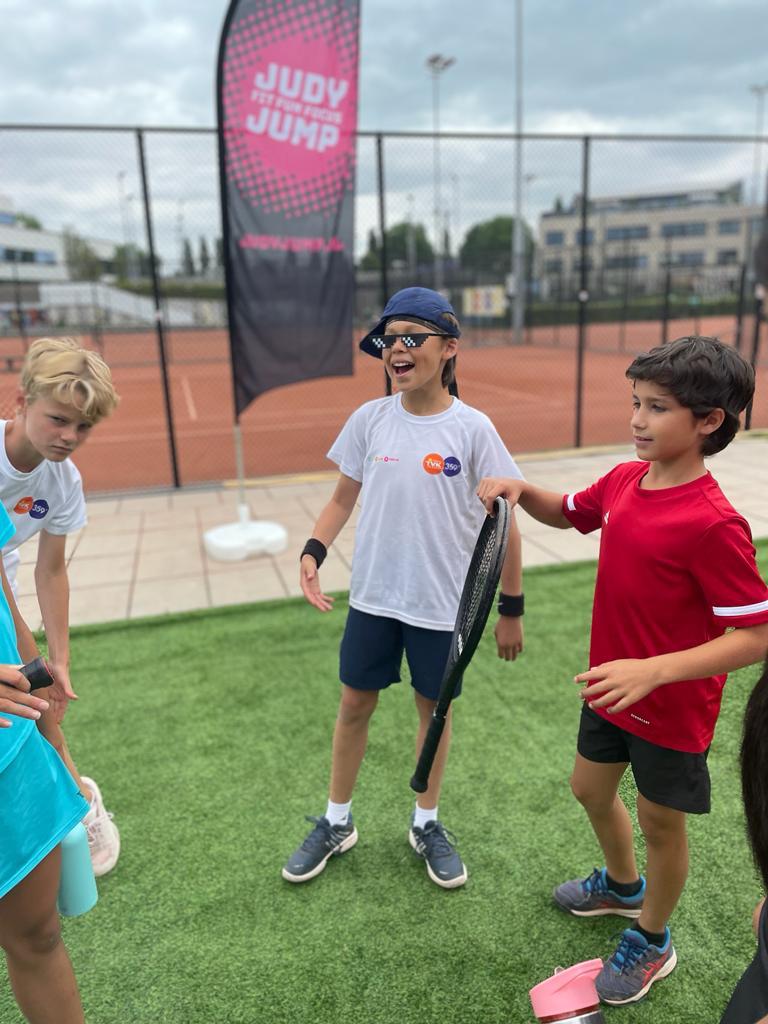 Playing together outdoors – 359 tennis camp Amstelveen