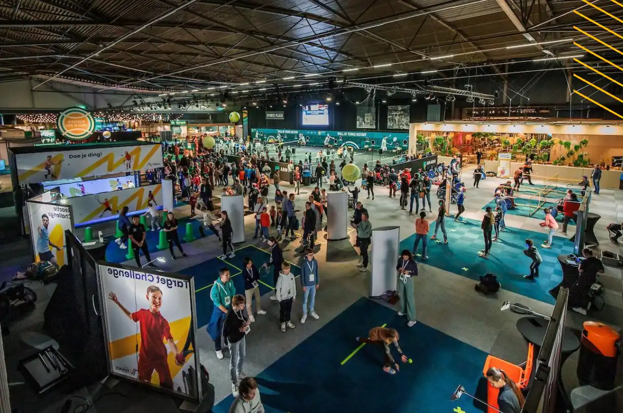 359.tennis publieksclinics op het ABN AMRO OPEN — indoor tennisevent met duizenden bezoekers