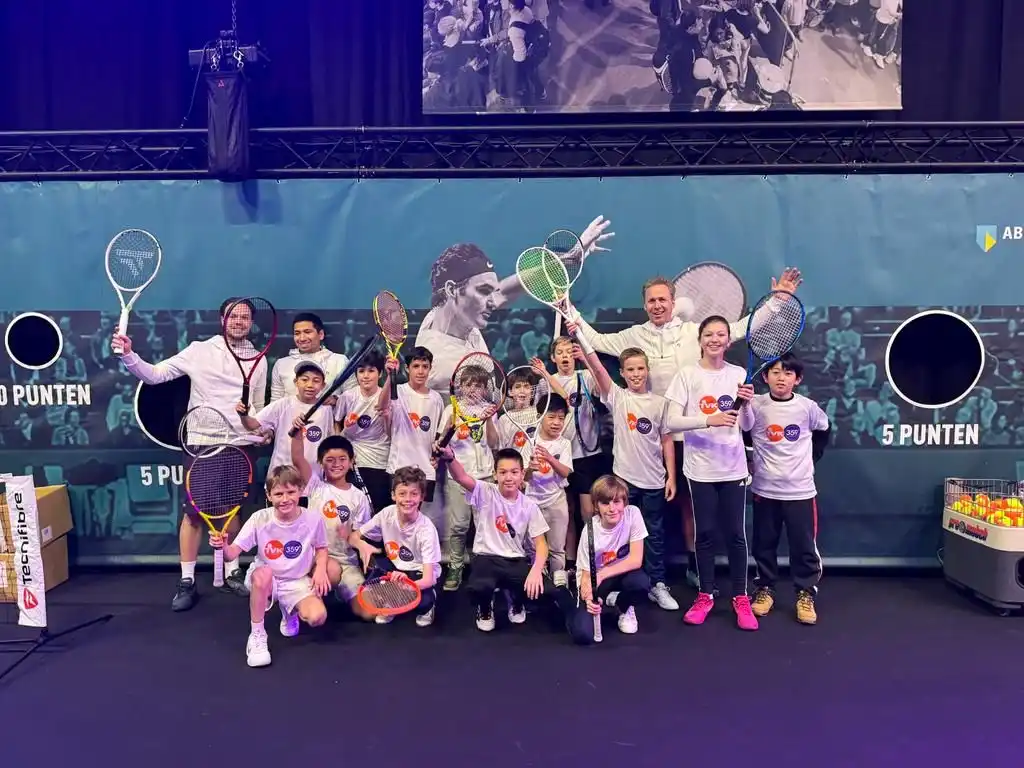 Tennis academy groepsfoto met coaches 359.tennis NTC Amstelveen