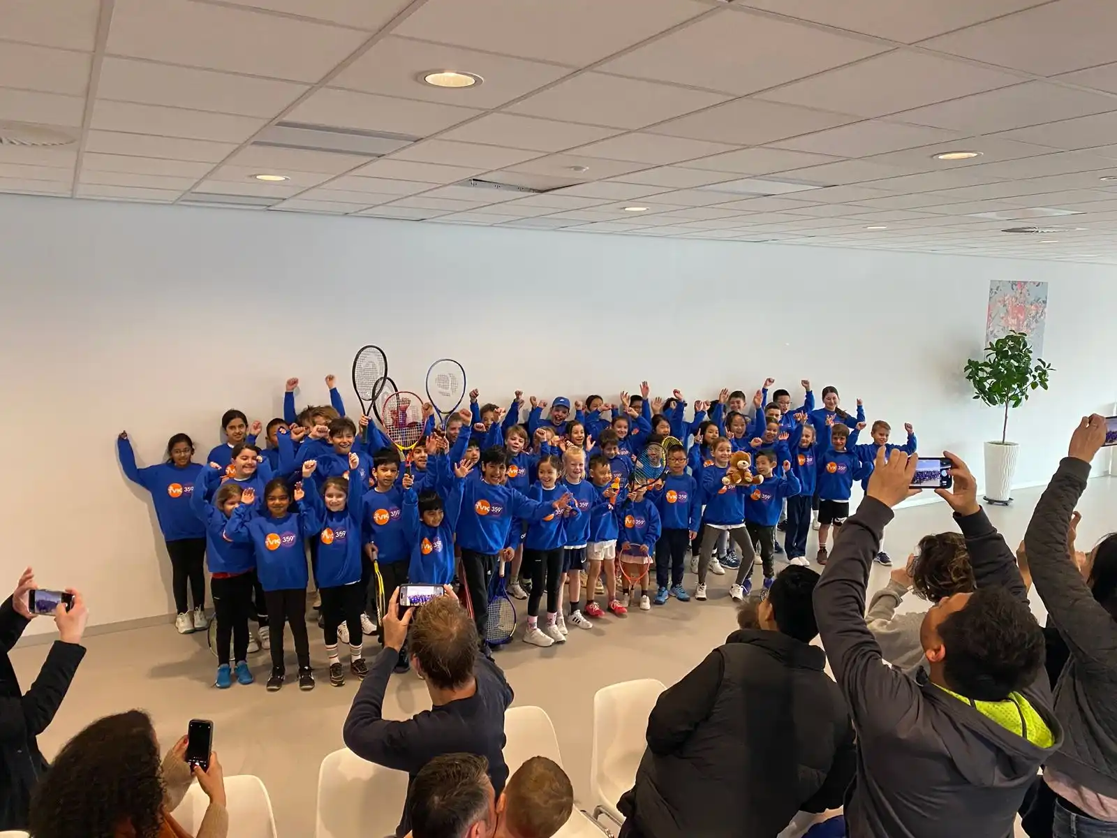 Tennis academy 359.tennis — jeugdspelers in teamshirts NTC Amstelveen