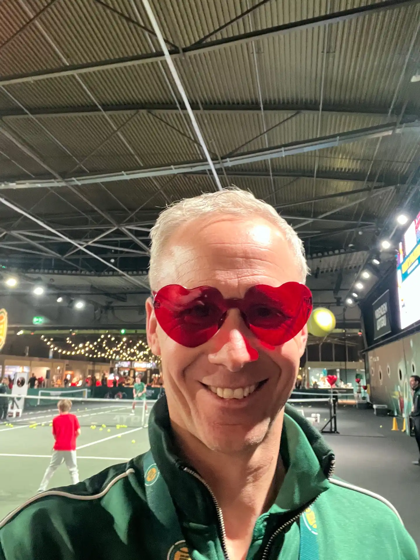 359.tennis coach tijdens tennisclinic evenement