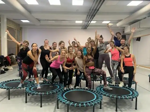 JudyJump mini-trampoline workout tijdens tennisclinic bedrijfsevenement NTC Amstelveen 359.tennis