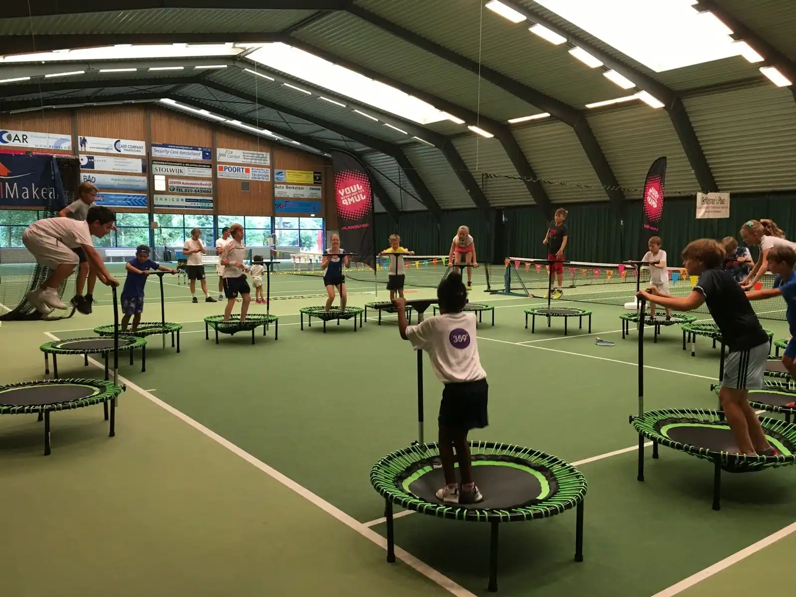 Afwisselende tennisles beginners indoor NTC Amstelveen 359.tennis