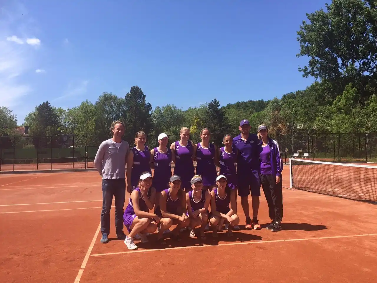 USA college tennis team on clay at NTC Amstelveen — international training camp